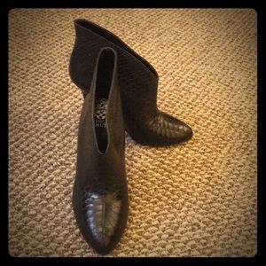 Vince Camuto Caden Shootie Black
